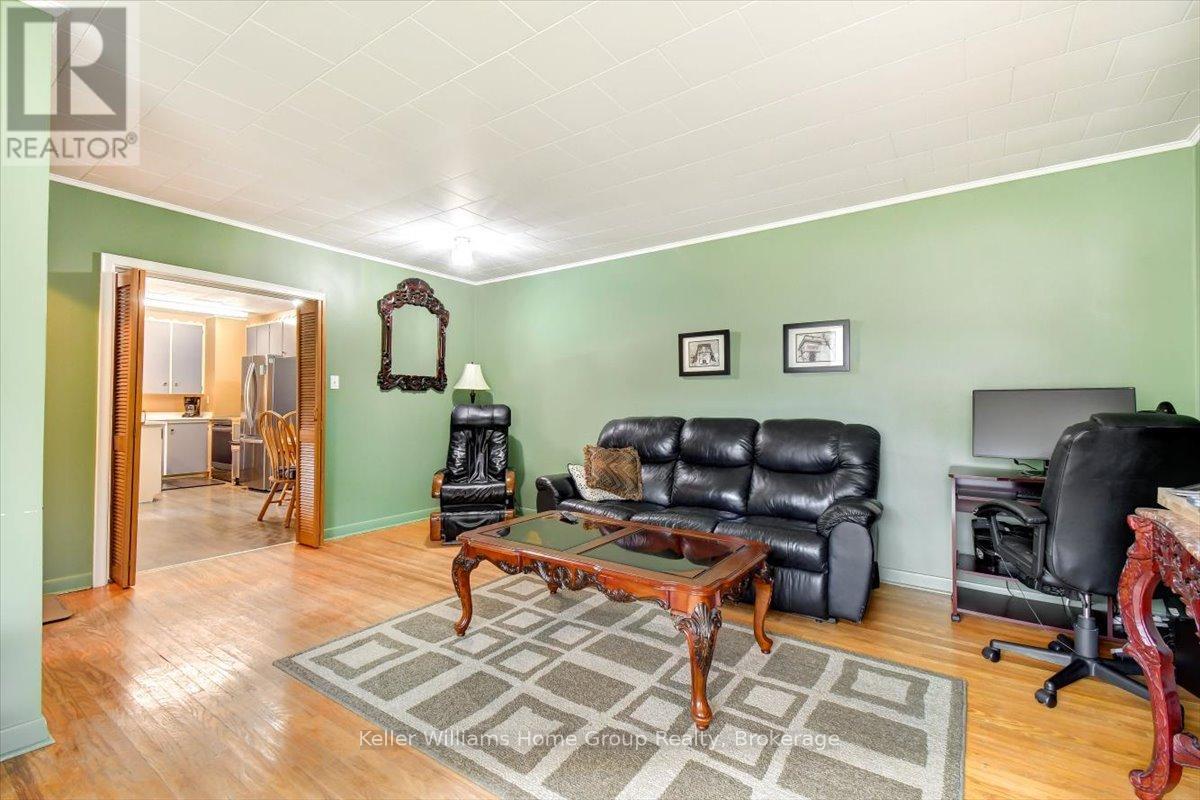 2 Easton Avenue, Bancroft, Ontario  K0L 1C0 - Photo 3 - X12389183
