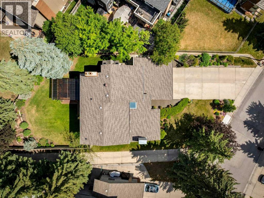 Property at 1052 Edgemont Road NW image 4
