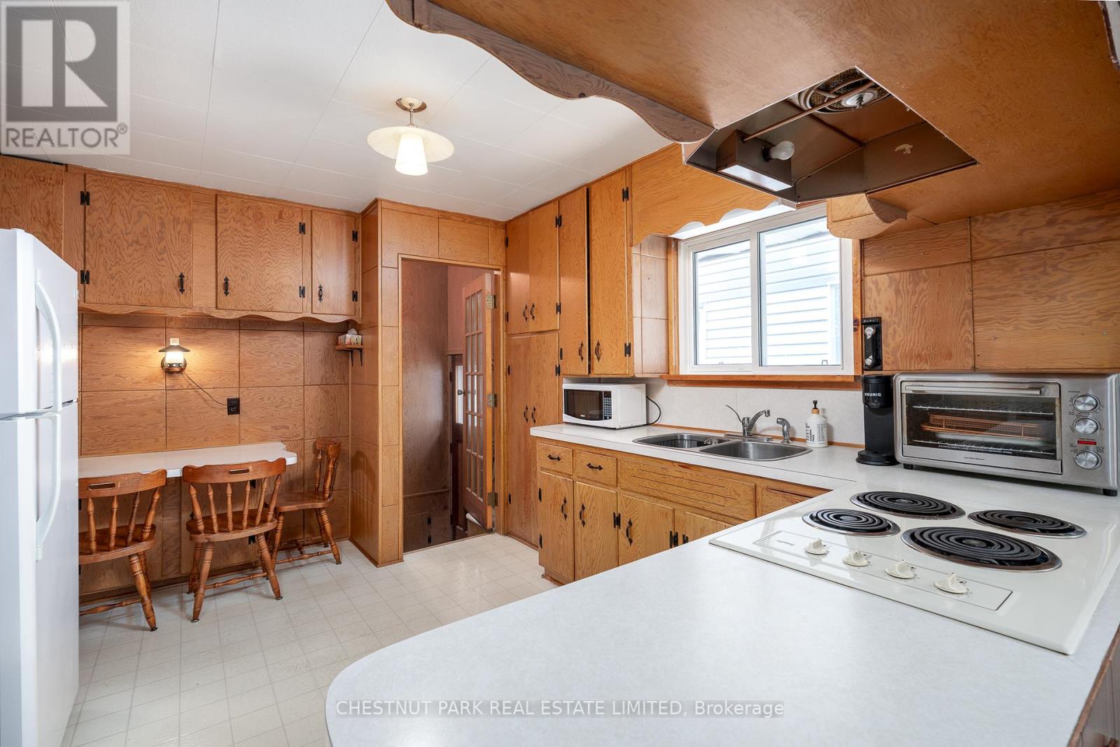 9 Downes Avenue, Prince Edward County (Picton), Ontario  K0K 2T0 - Photo 11 - X12389128