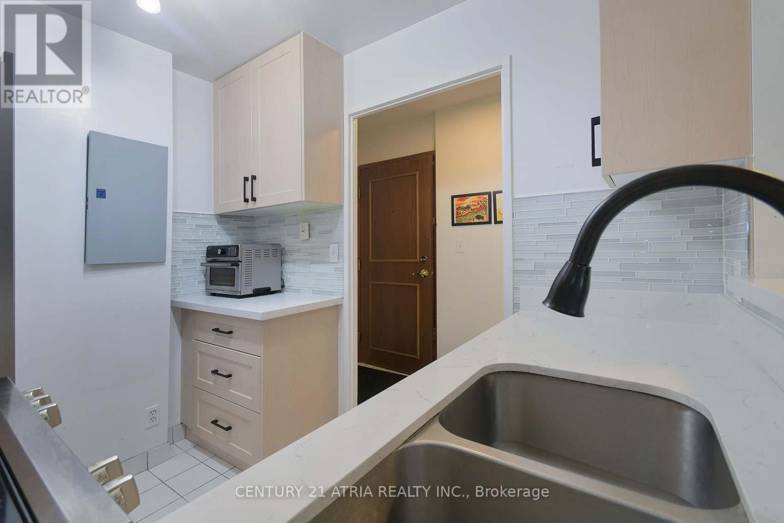 710 - 8 Lee Centre Drive, Toronto, Ontario  M1H 3H8 - Photo 14 - E12388920