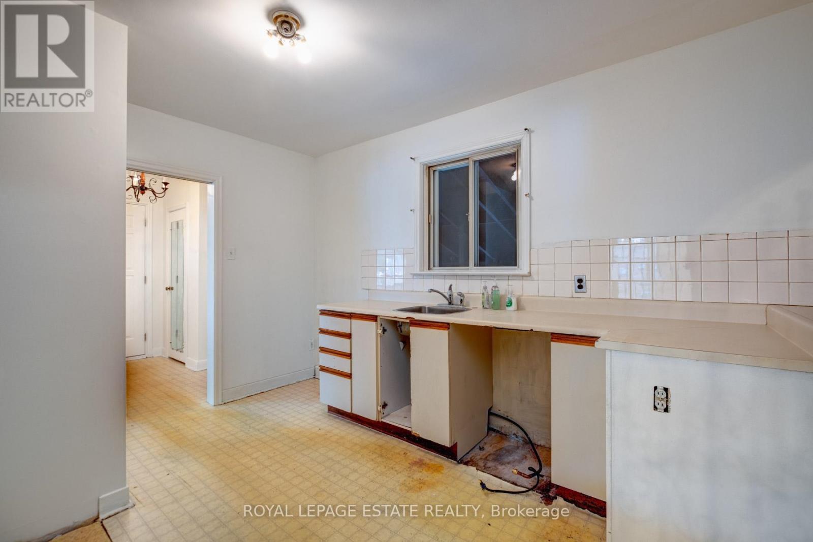 Property at 132 BUDEA CRESCENT image 4