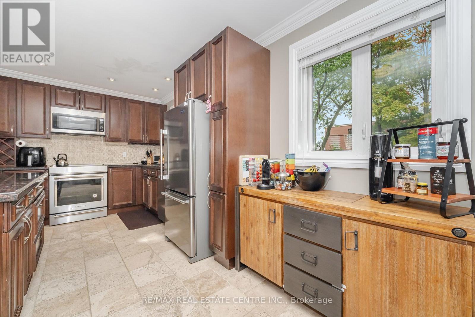584 Trudale Court, Oakville, Ontario  L6L 4H1 - Photo 18 - W12381307