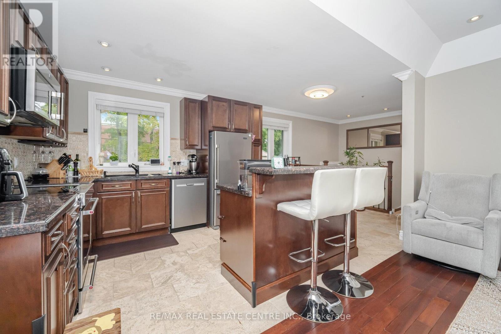 584 Trudale Court, Oakville, Ontario  L6L 4H1 - Photo 15 - W12381307