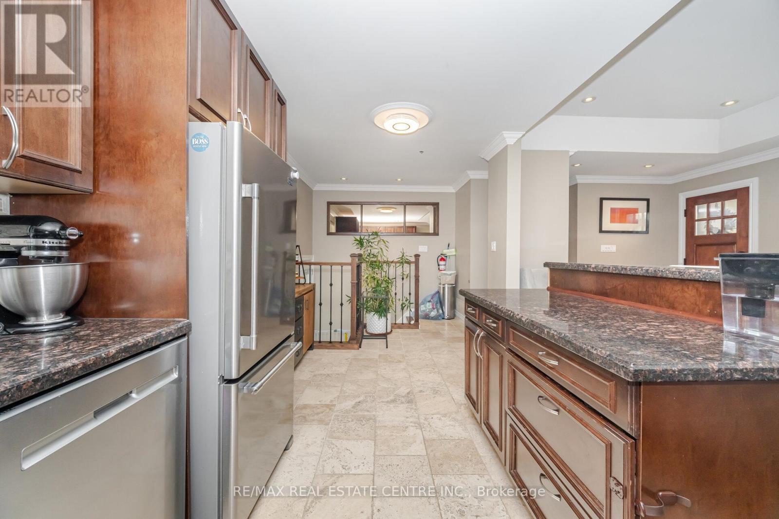 584 Trudale Court, Oakville, Ontario  L6L 4H1 - Photo 17 - W12381307