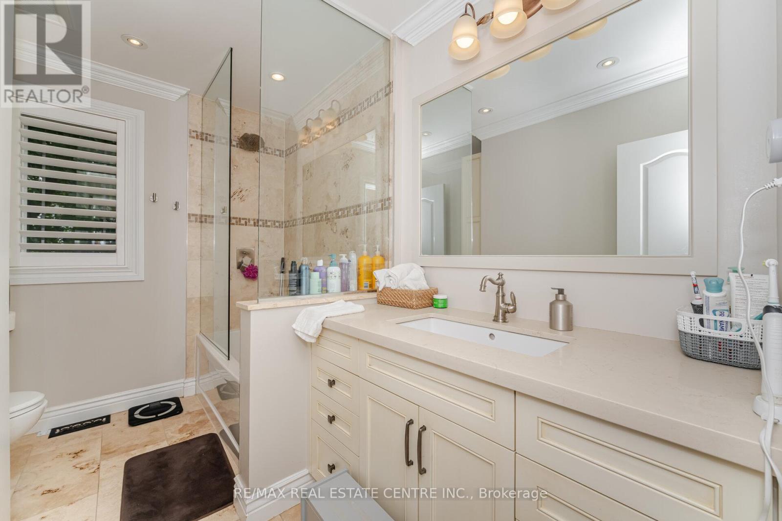 584 Trudale Court, Oakville, Ontario  L6L 4H1 - Photo 27 - W12381307