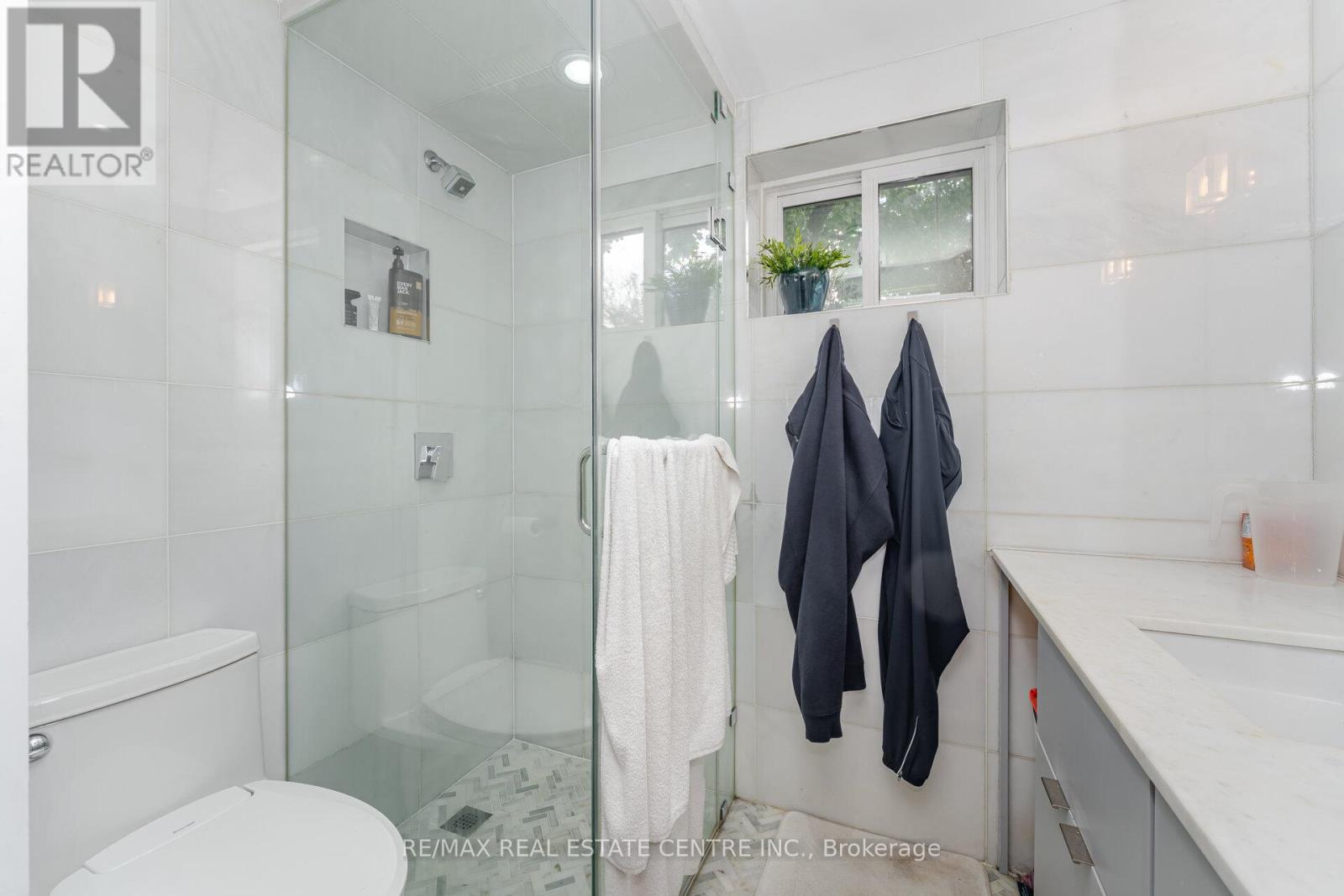 584 Trudale Court, Oakville, Ontario  L6L 4H1 - Photo 40 - W12381307