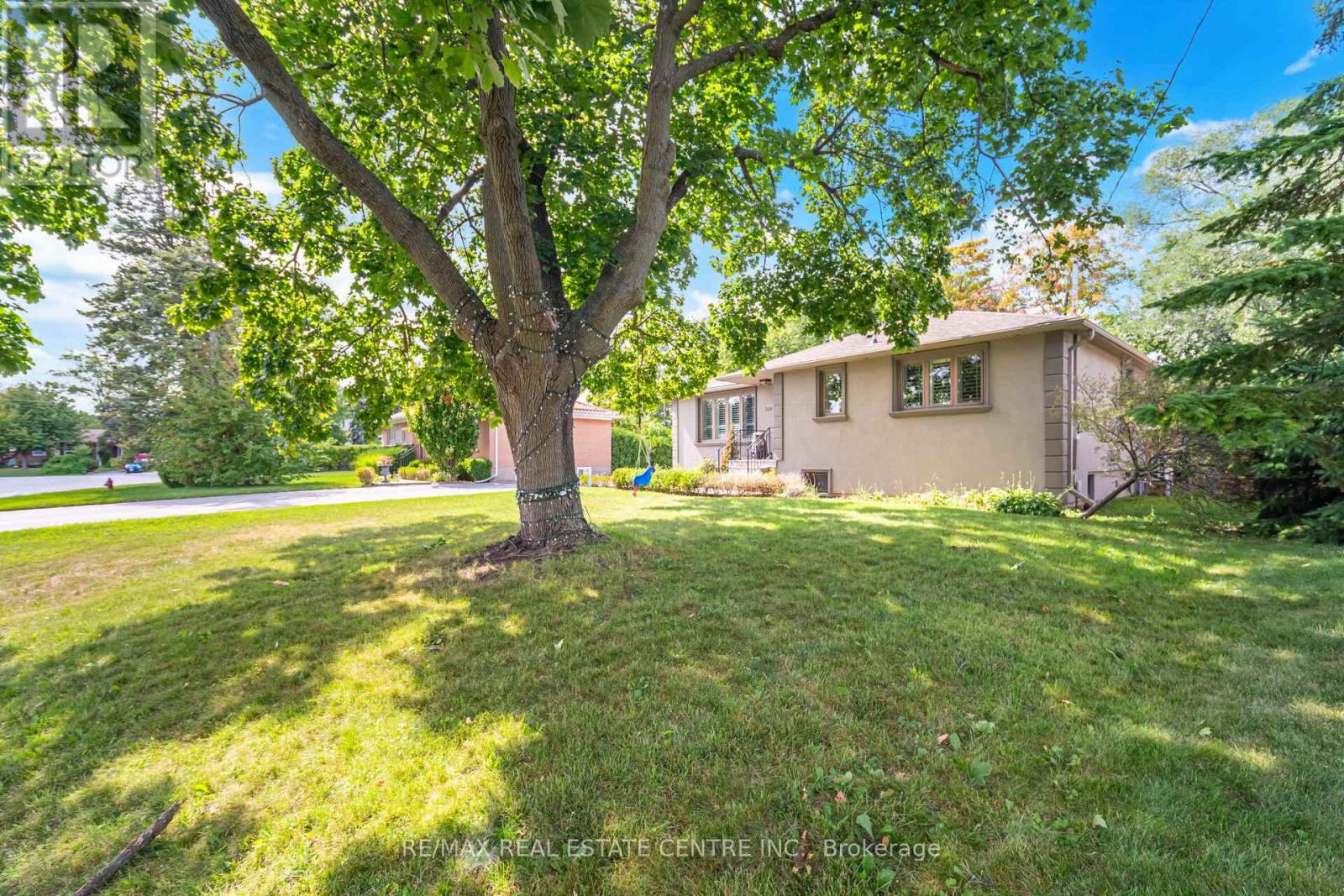 584 Trudale Court, Oakville, Ontario  L6L 4H1 - Photo 5 - W12381307