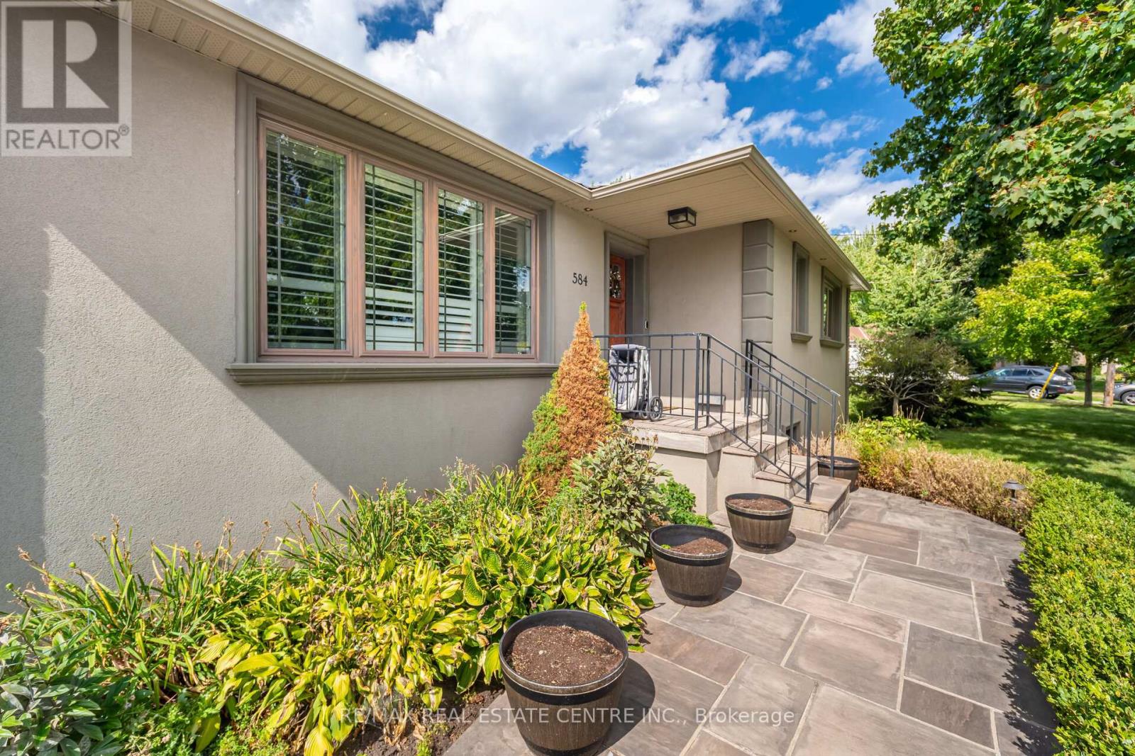 584 Trudale Court, Oakville, Ontario  L6L 4H1 - Photo 7 - W12381307