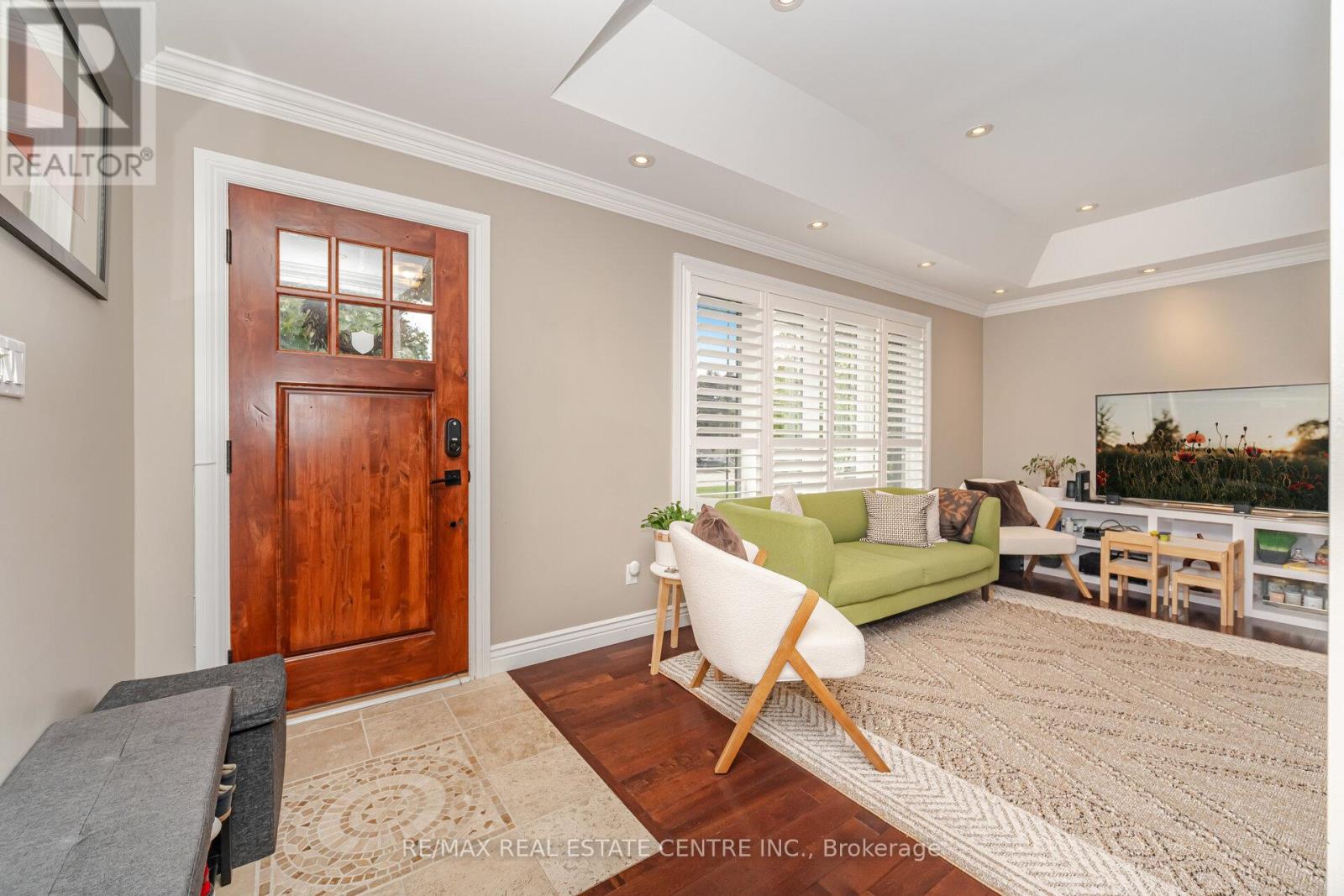 584 Trudale Court, Oakville, Ontario  L6L 4H1 - Photo 9 - W12381307