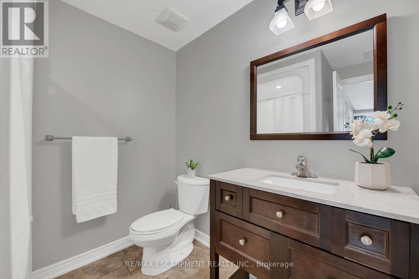 47 Southwood Crescent, Haldimand, Ontario  N3W 0A7 - Photo 38 - X12347435