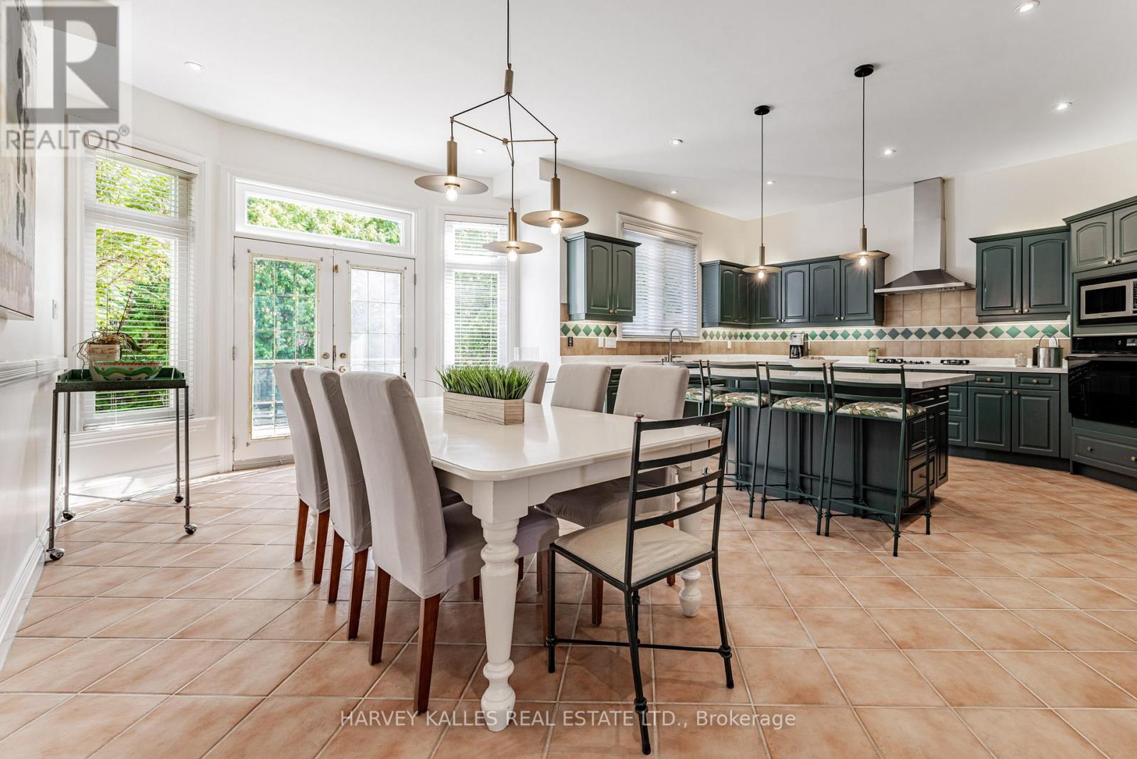 145 Rodeo Drive, Vaughan (Crestwood-Springfarm-Yorkhill), Ontario  L4J 4Y6 - Photo 10 - N12388944