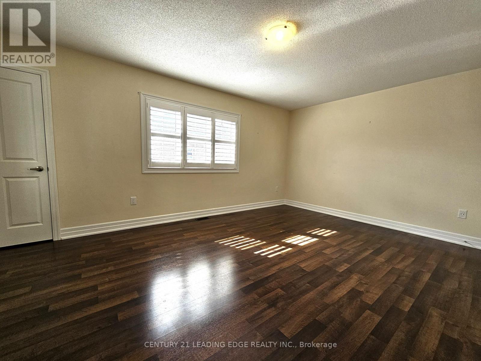 32 Clear Spring Avenue, Georgina, Ontario  L4P 0H7 - Photo 10 - N12388963