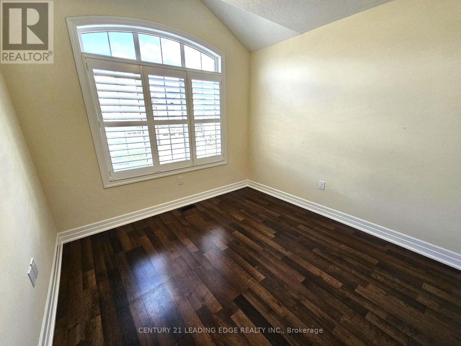 32 Clear Spring Avenue, Georgina, Ontario  L4P 0H7 - Photo 13 - N12388963