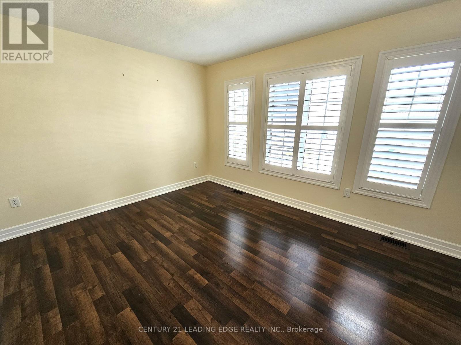 32 Clear Spring Avenue, Georgina, Ontario  L4P 0H7 - Photo 14 - N12388963