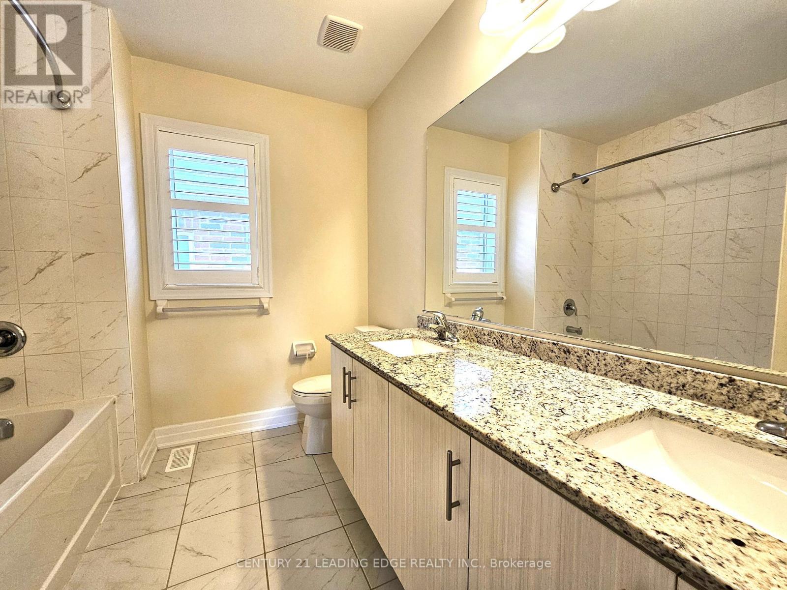 32 Clear Spring Avenue, Georgina, Ontario  L4P 0H7 - Photo 16 - N12388963