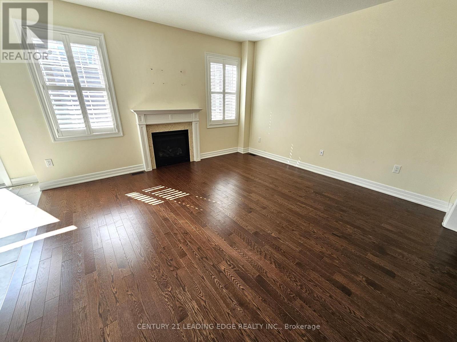 32 Clear Spring Avenue, Georgina, Ontario  L4P 0H7 - Photo 4 - N12388963