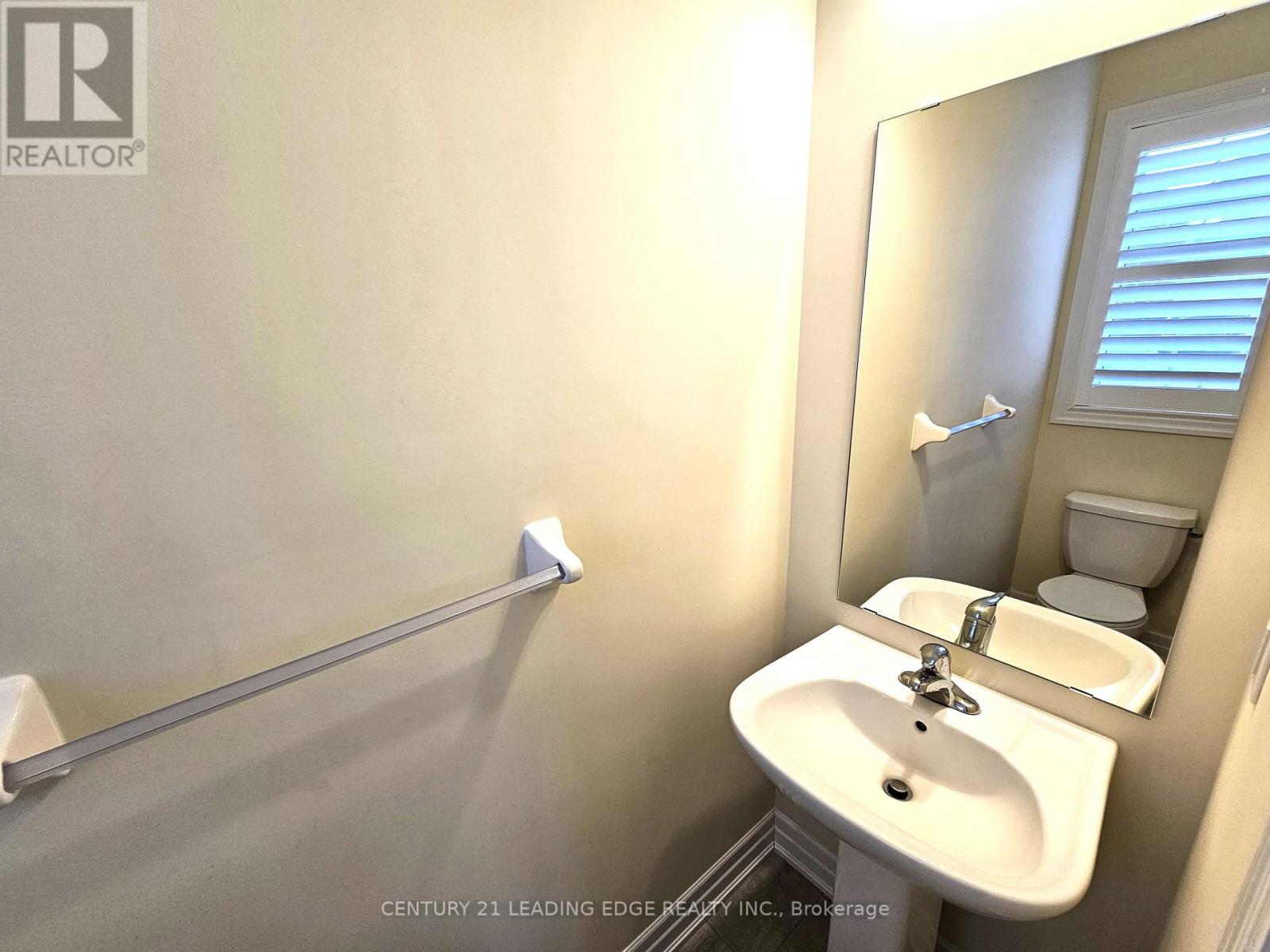 32 Clear Spring Avenue, Georgina, Ontario  L4P 0H7 - Photo 8 - N12388963