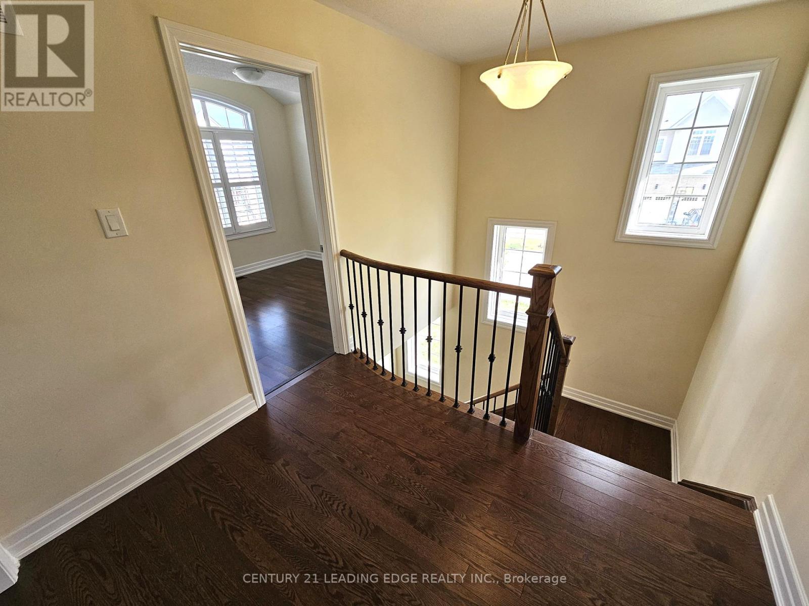 32 Clear Spring Avenue, Georgina, Ontario  L4P 0H7 - Photo 9 - N12388963