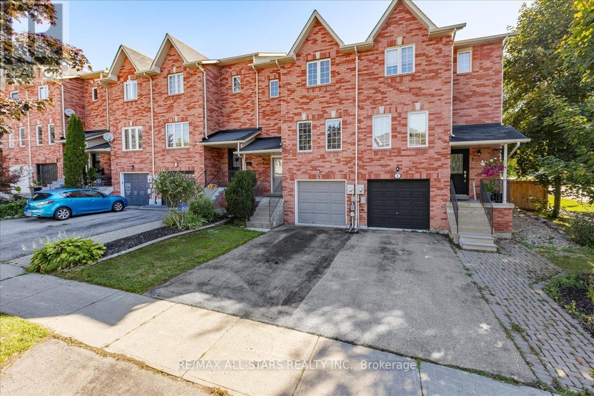 3 Hattie Court, Georgina, Ontario L4P 3Z7 - Photo 1 - N12388998