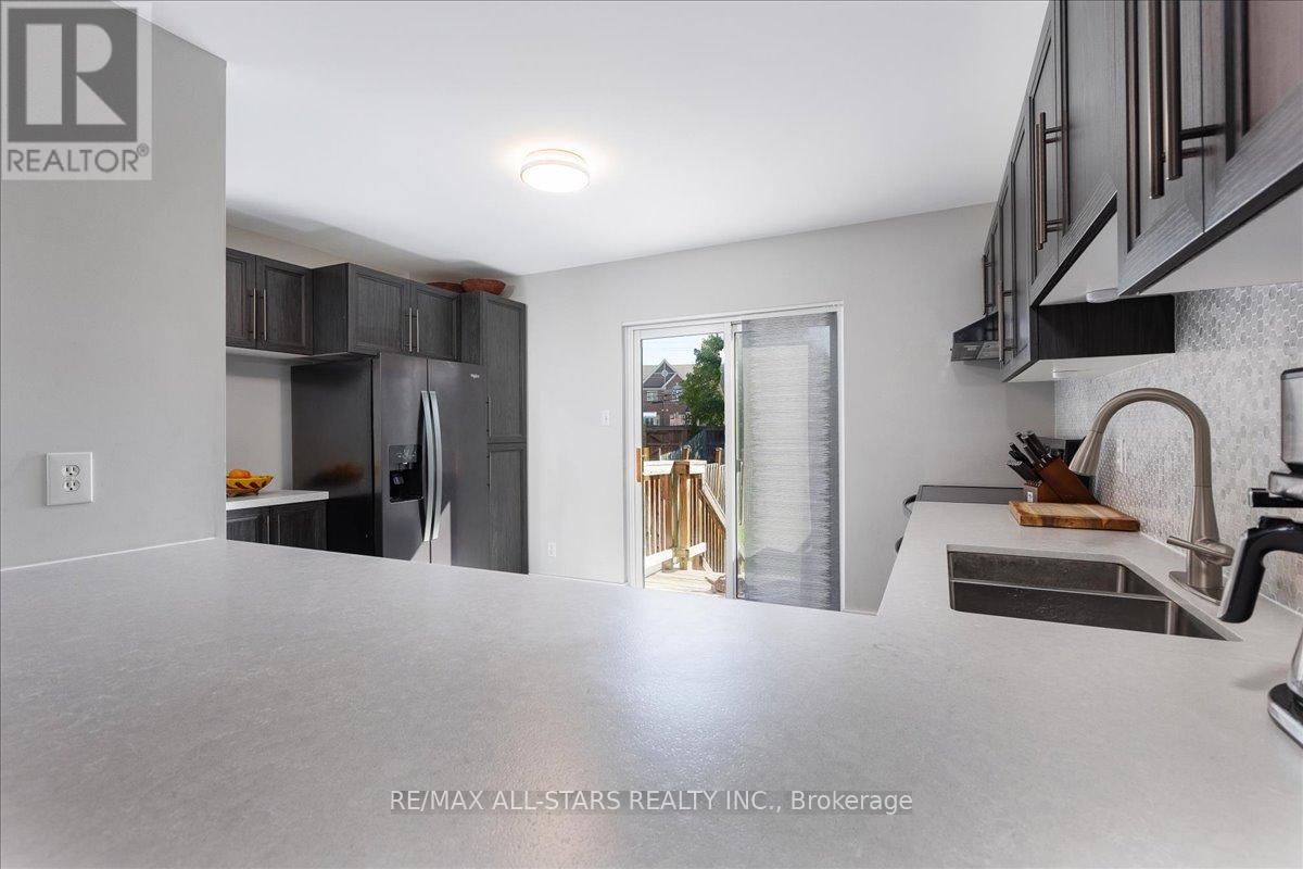 3 Hattie Court, Georgina, Ontario L4P 3Z7 - Photo 11 - N12388998