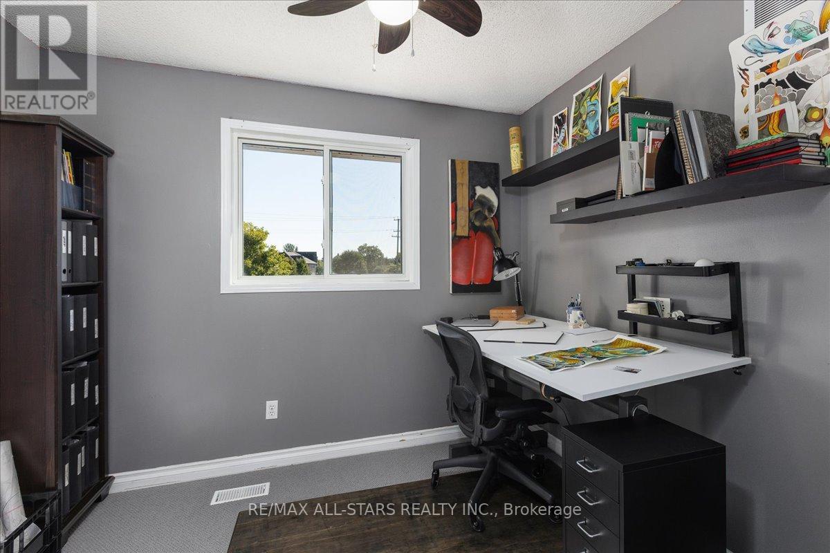 3 Hattie Court, Georgina, Ontario L4P 3Z7 - Photo 16 - N12388998