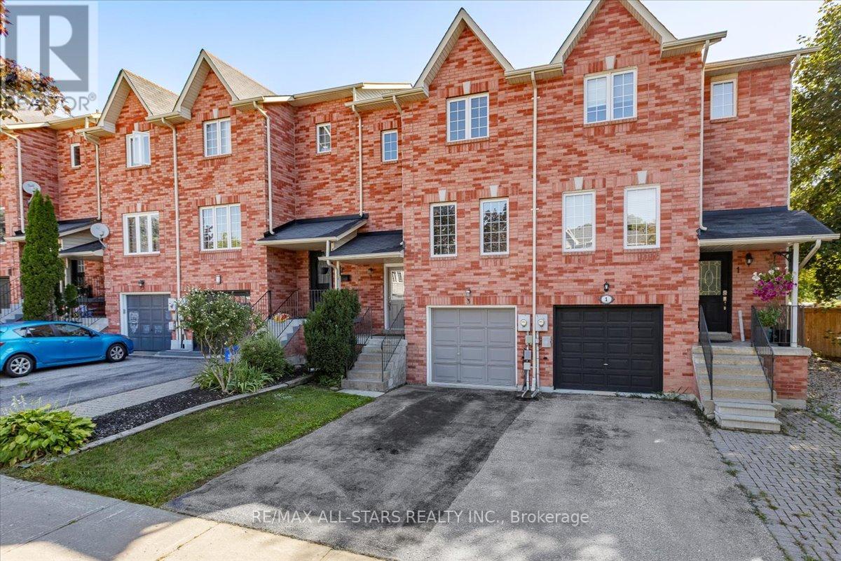 3 Hattie Court, Georgina, Ontario L4P 3Z7 - Photo 2 - N12388998