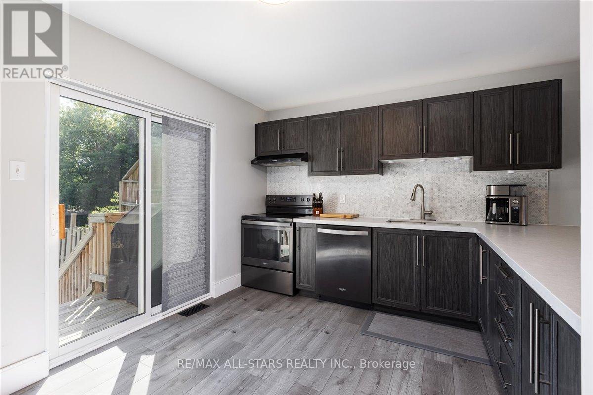 3 Hattie Court, Georgina, Ontario L4P 3Z7 - Photo 4 - N12388998