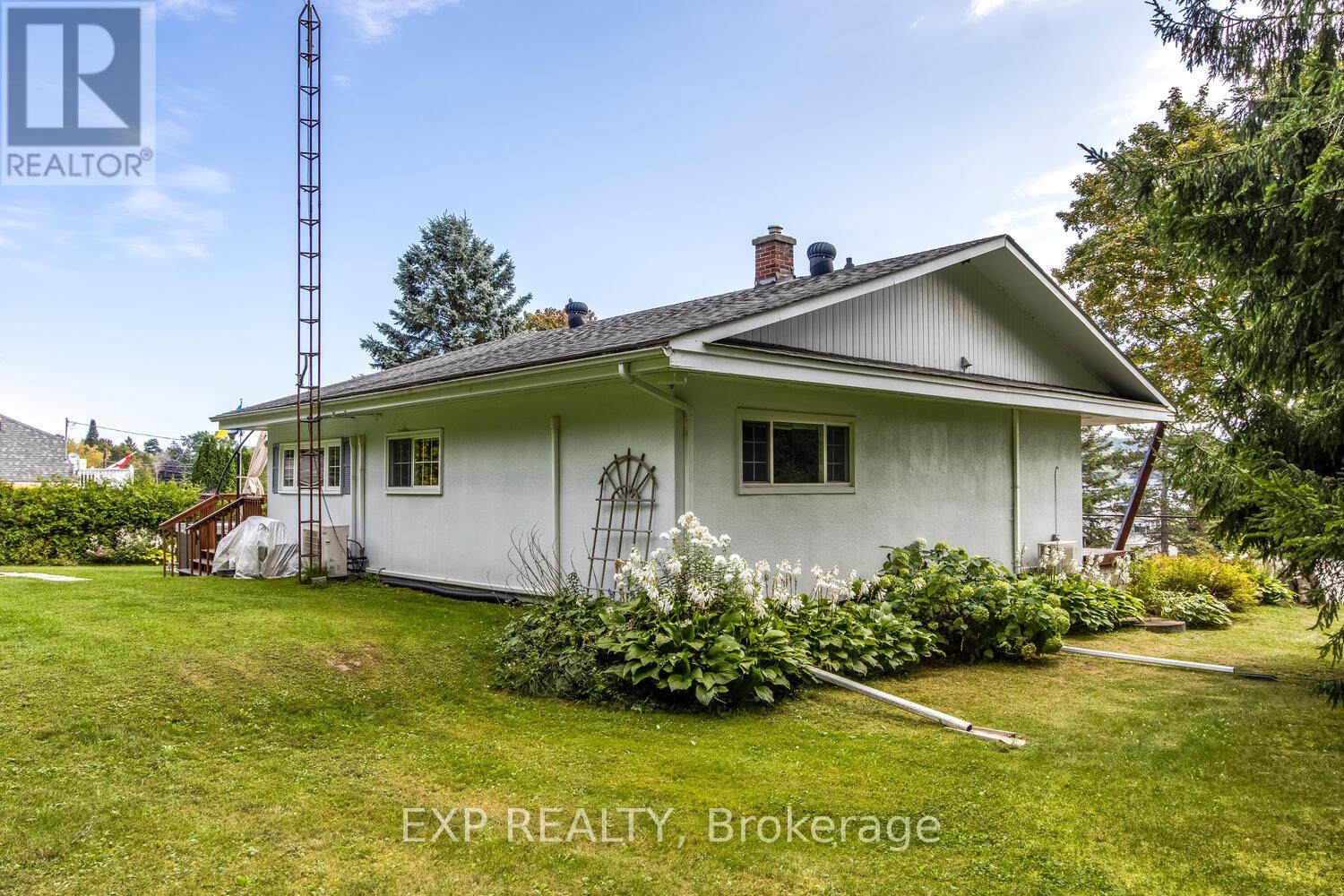 304 Champlain Road, Penetanguishene, Ontario  L9M 1S4 - Photo 44 - S12388968