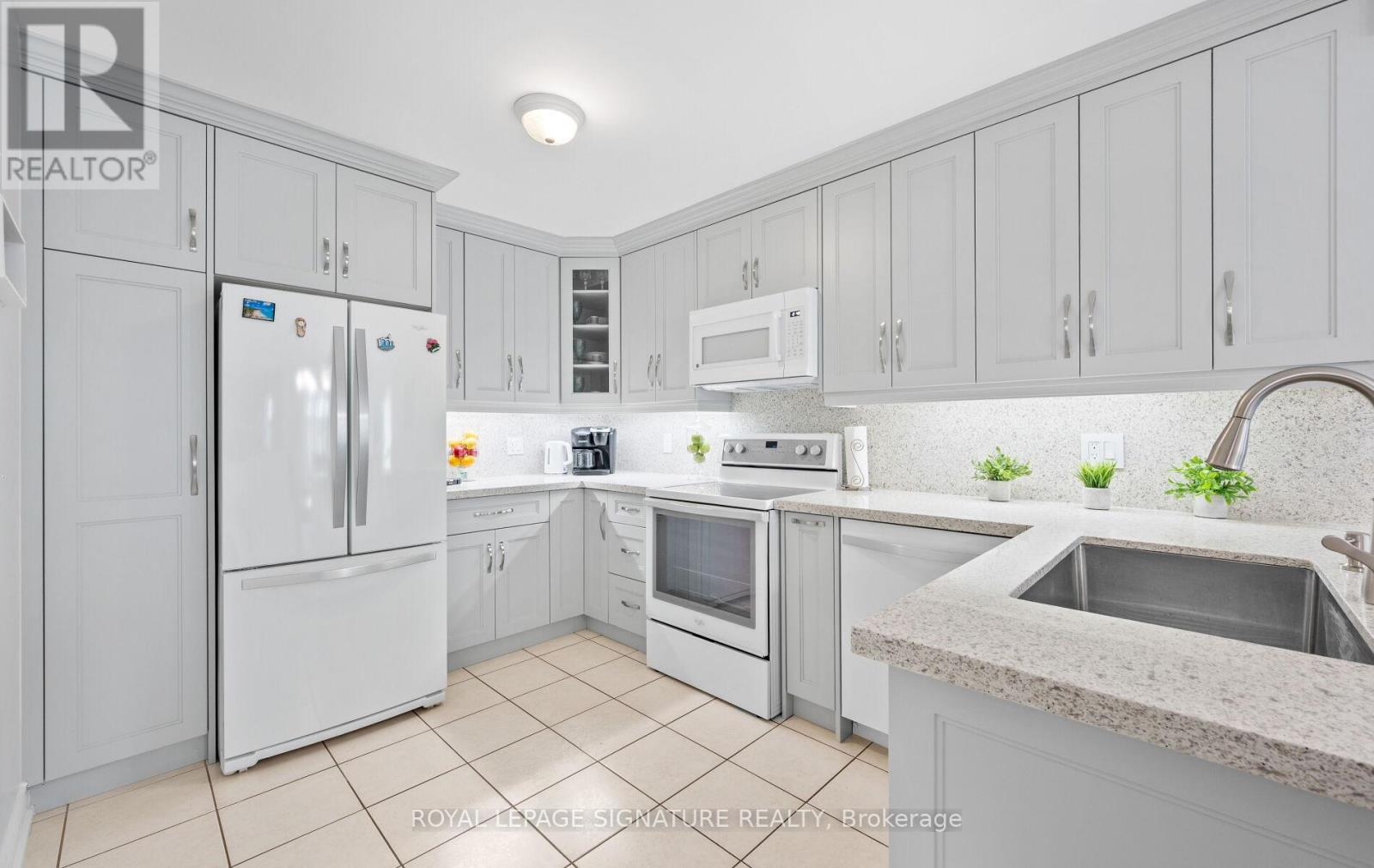53 National Crescent, Brampton, Ontario  L7A 1J2 - Photo 14 - W12388964