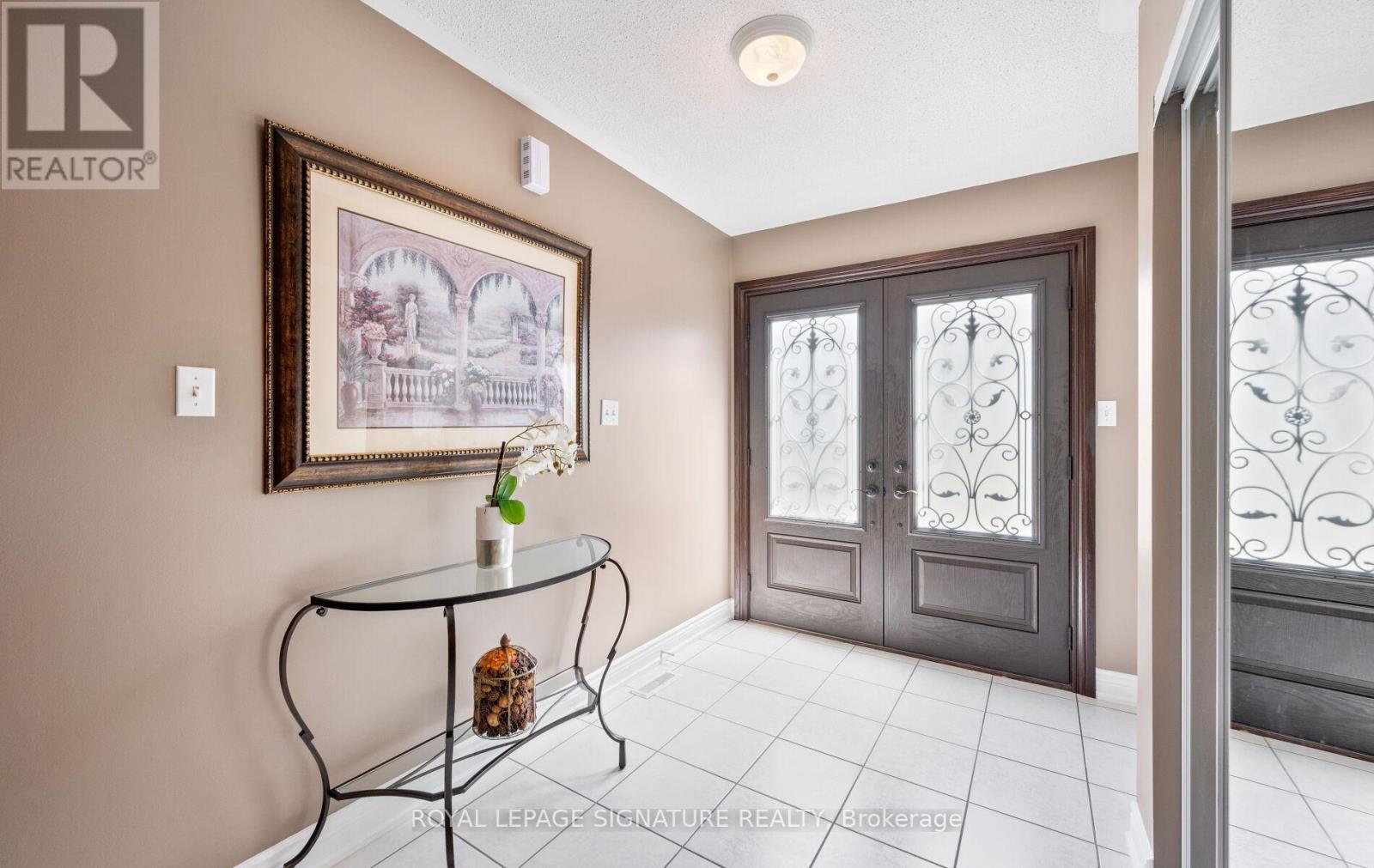 53 National Crescent, Brampton, Ontario  L7A 1J2 - Photo 3 - W12388964