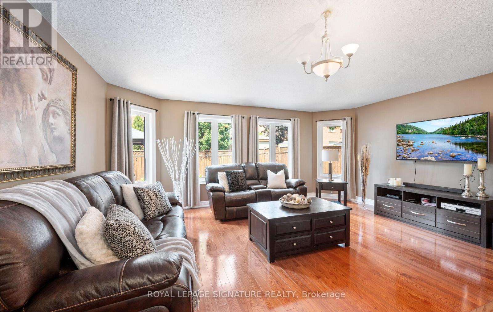 53 National Crescent, Brampton, Ontario  L7A 1J2 - Photo 7 - W12388964