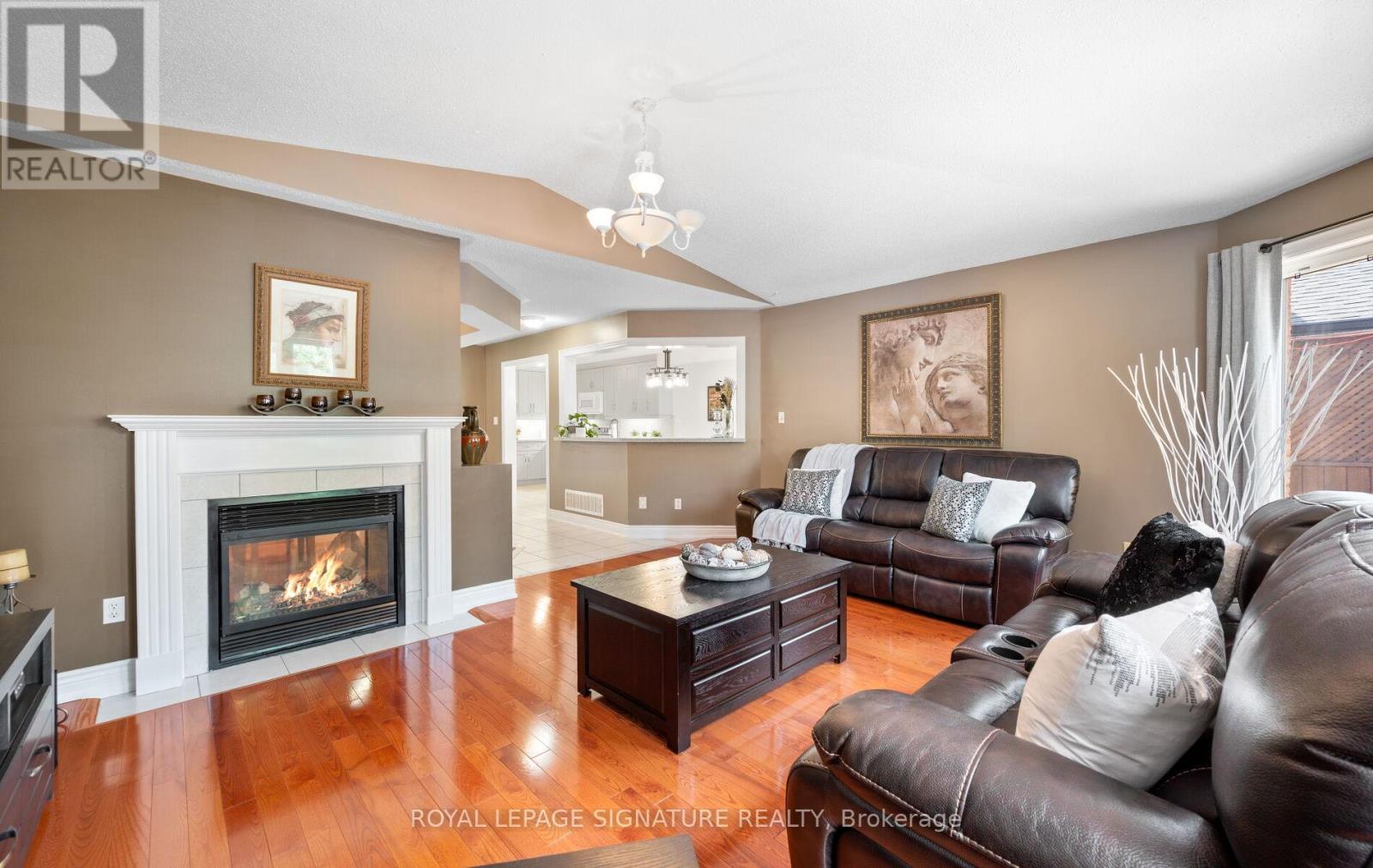 53 National Crescent, Brampton, Ontario  L7A 1J2 - Photo 9 - W12388964