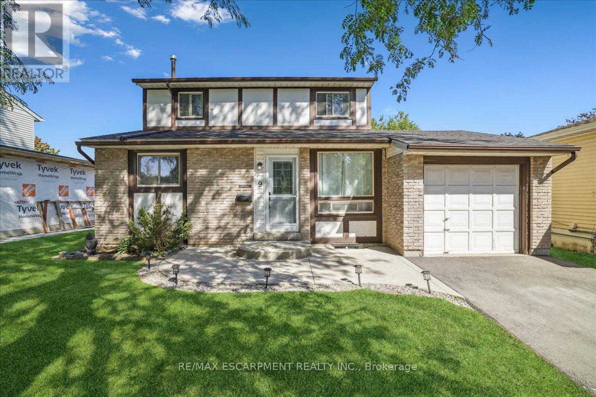9 Inglewood Street, Brantford, Ontario  N3P 1A4 - Photo 3 - X12388952