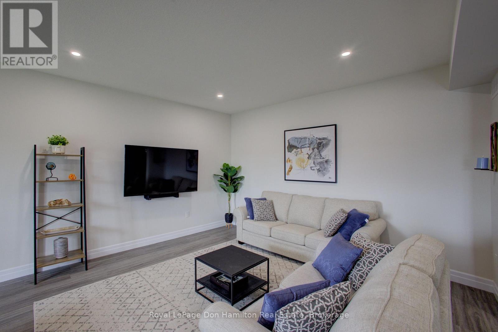 654 Wray Avenue S, North Perth, Ontario  N4W 3K9 - Photo 8 - X12387237