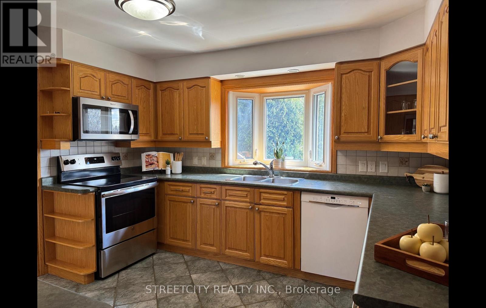 924 Valetta Street, London North, Ontario  N6H 2Z6 - Photo 11 - X12389201