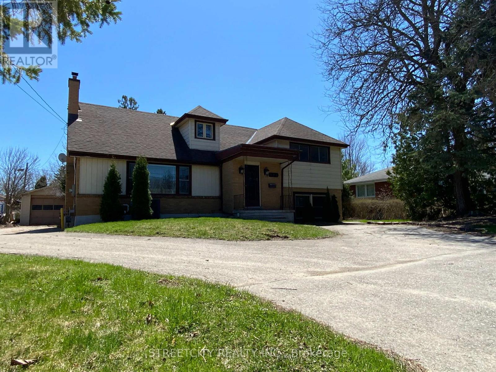 924 Valetta Street, London North, Ontario  N6H 2Z6 - Photo 2 - X12389201