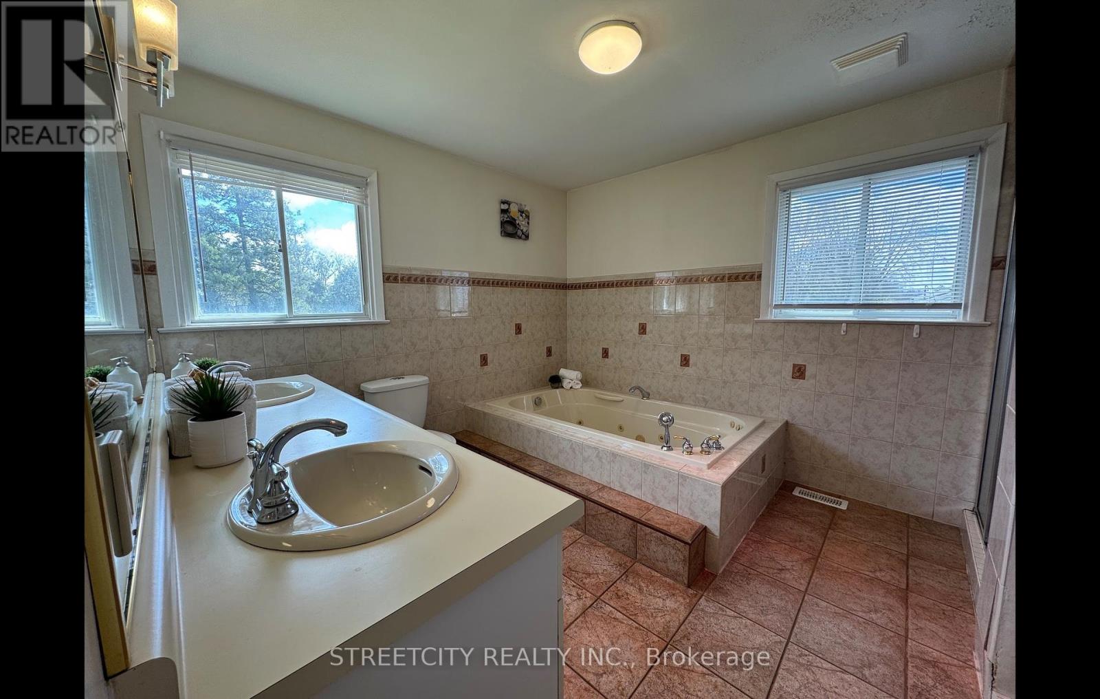924 Valetta Street, London North, Ontario  N6H 2Z6 - Photo 25 - X12389201