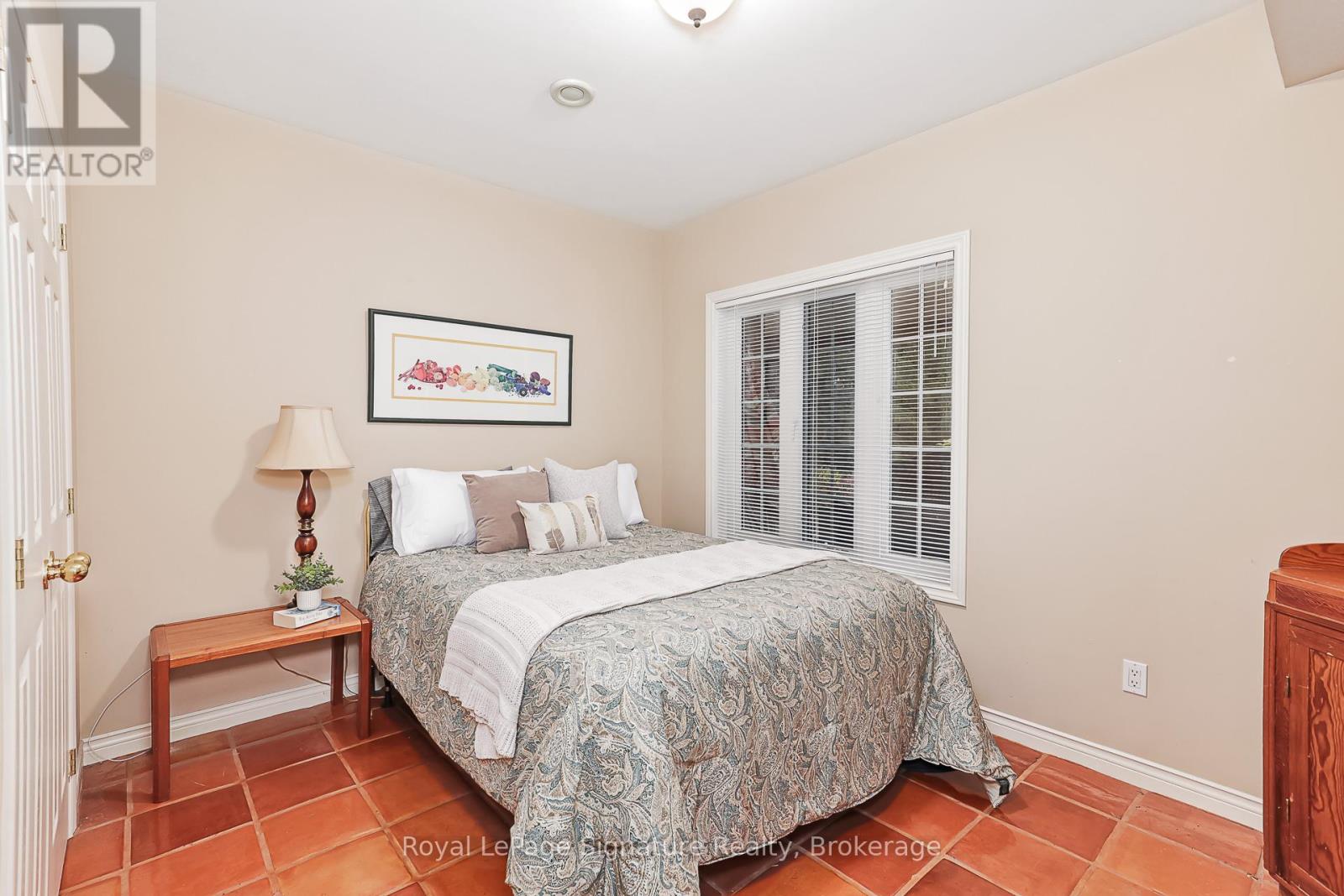 180 Russell Street E, Blue Mountains, Ontario  N0H 1J0 - Photo 25 - X12389195