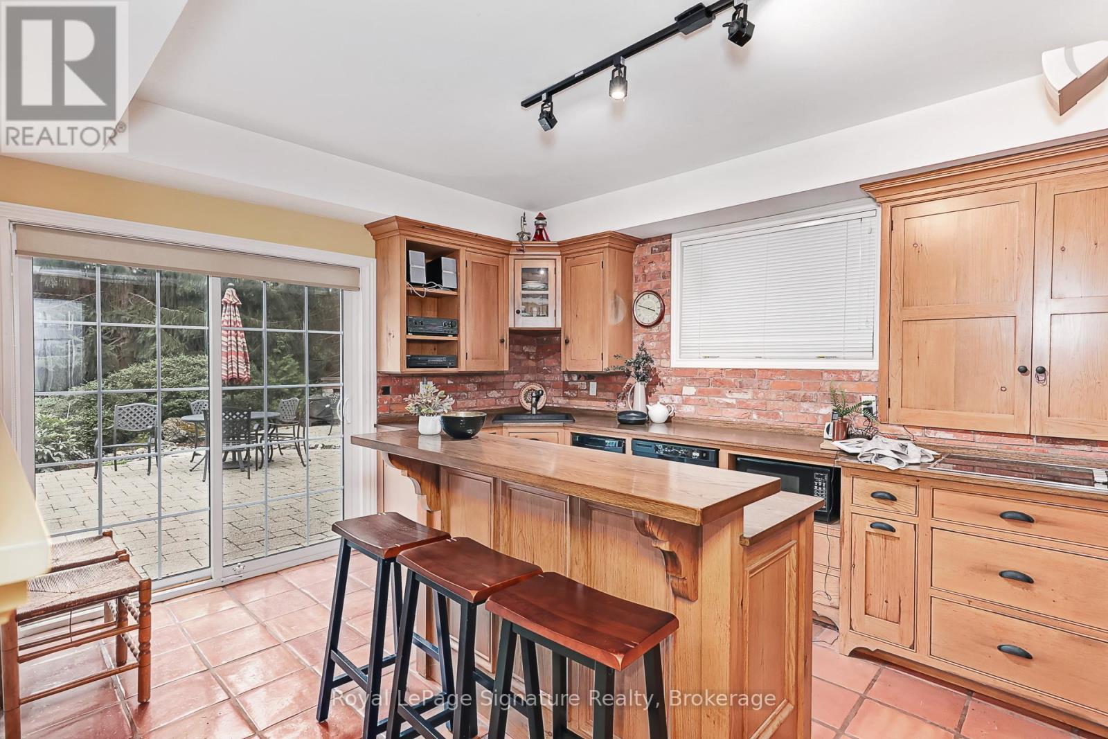 180 Russell Street E, Blue Mountains, Ontario  N0H 1J0 - Photo 29 - X12389195