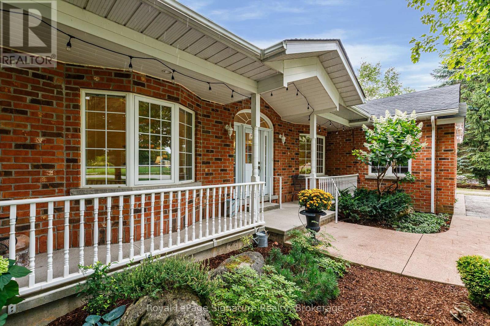180 Russell Street E, Blue Mountains, Ontario  N0H 1J0 - Photo 6 - X12389195