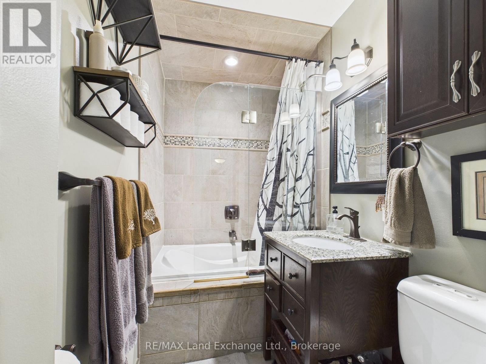 20 Queen Street, Huron-Kinloss, Ontario  N0G 2R0 - Photo 24 - X12389229