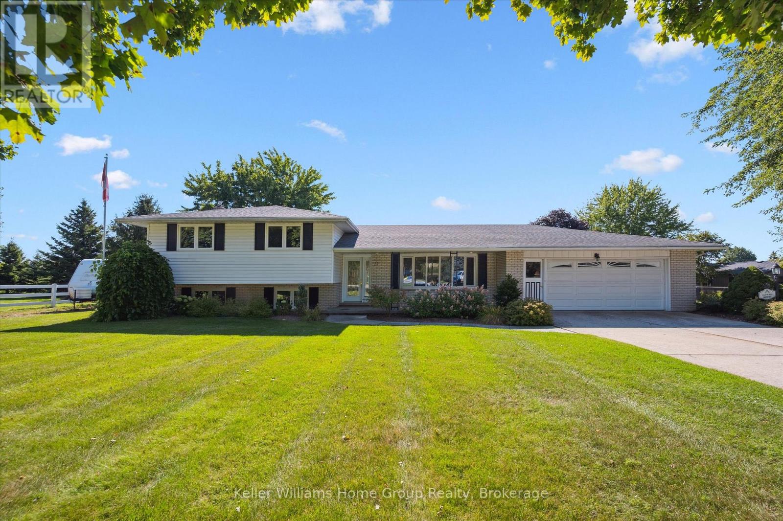 27 PEEL STREET E, Mapleton, Ontario