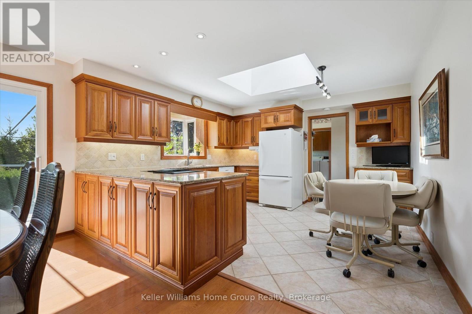 27 Peel Street E, Mapleton, Ontario  N0B 1A0 - Photo 12 - X12389272