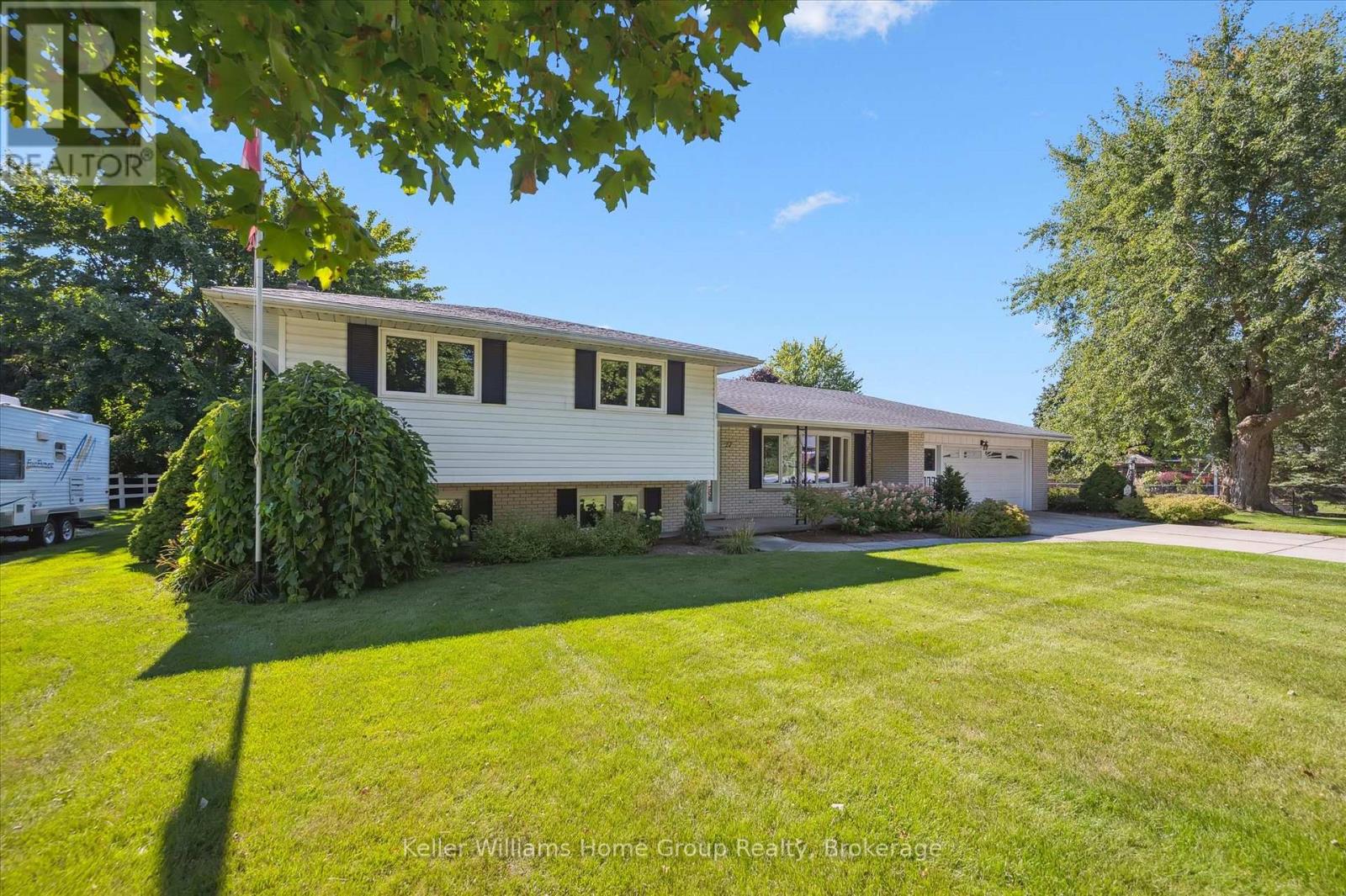 27 Peel Street E, Mapleton, Ontario  N0B 1A0 - Photo 2 - X12389272