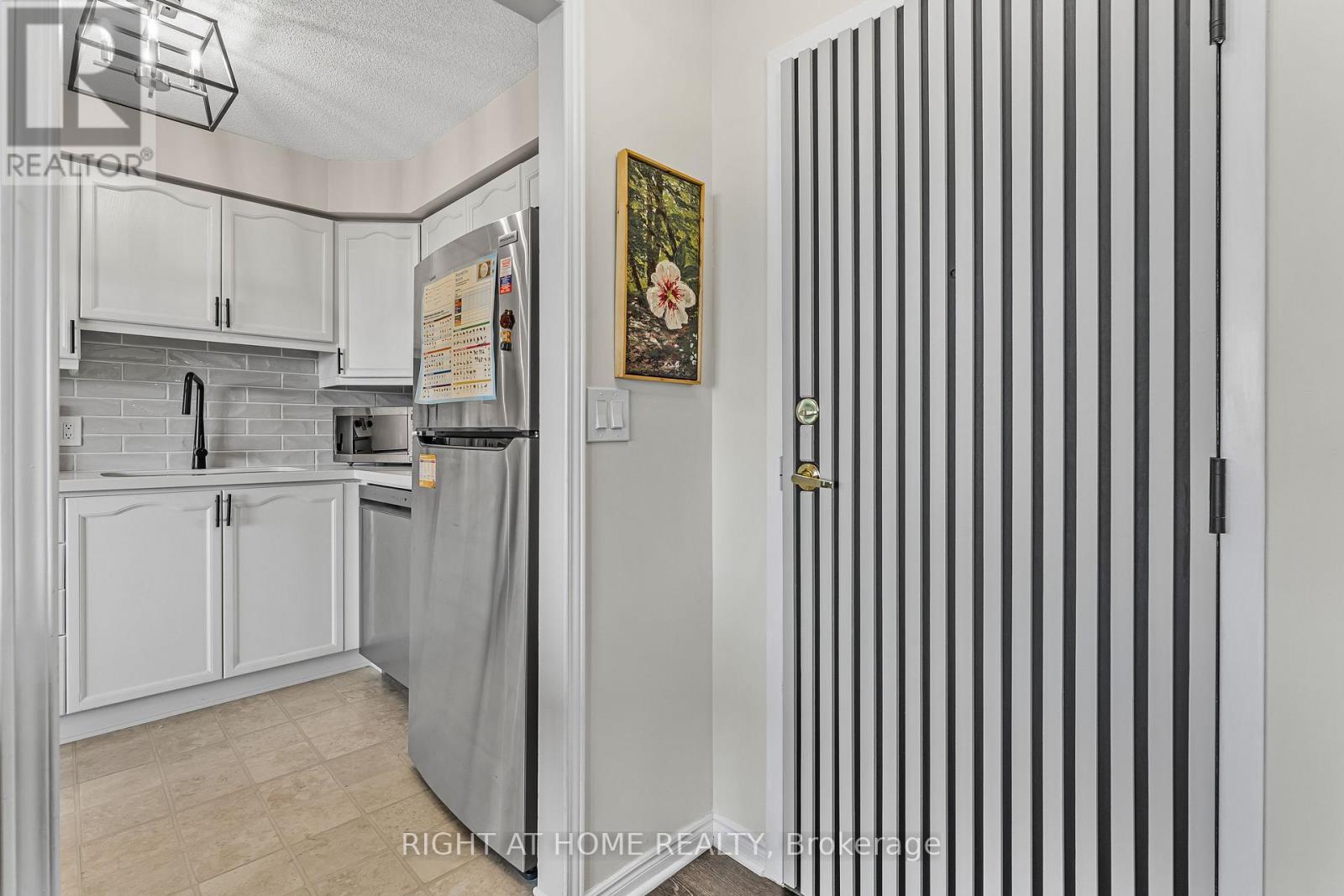 707 - 81 Scott Street, St. Catharines, Ontario  L2N 7L5 - Photo 9 - X12388909