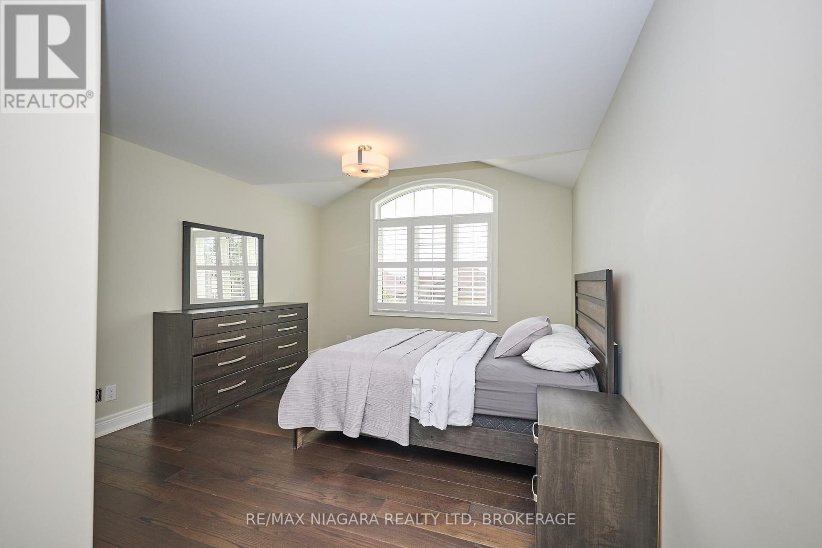 7185 Stacey Drive, Niagara Falls, Ontario  L2E 0B2 - Photo 24 - X12389207