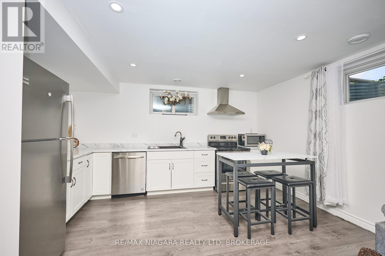 7185 Stacey Drive, Niagara Falls, Ontario  L2E 0B2 - Photo 28 - X12389207