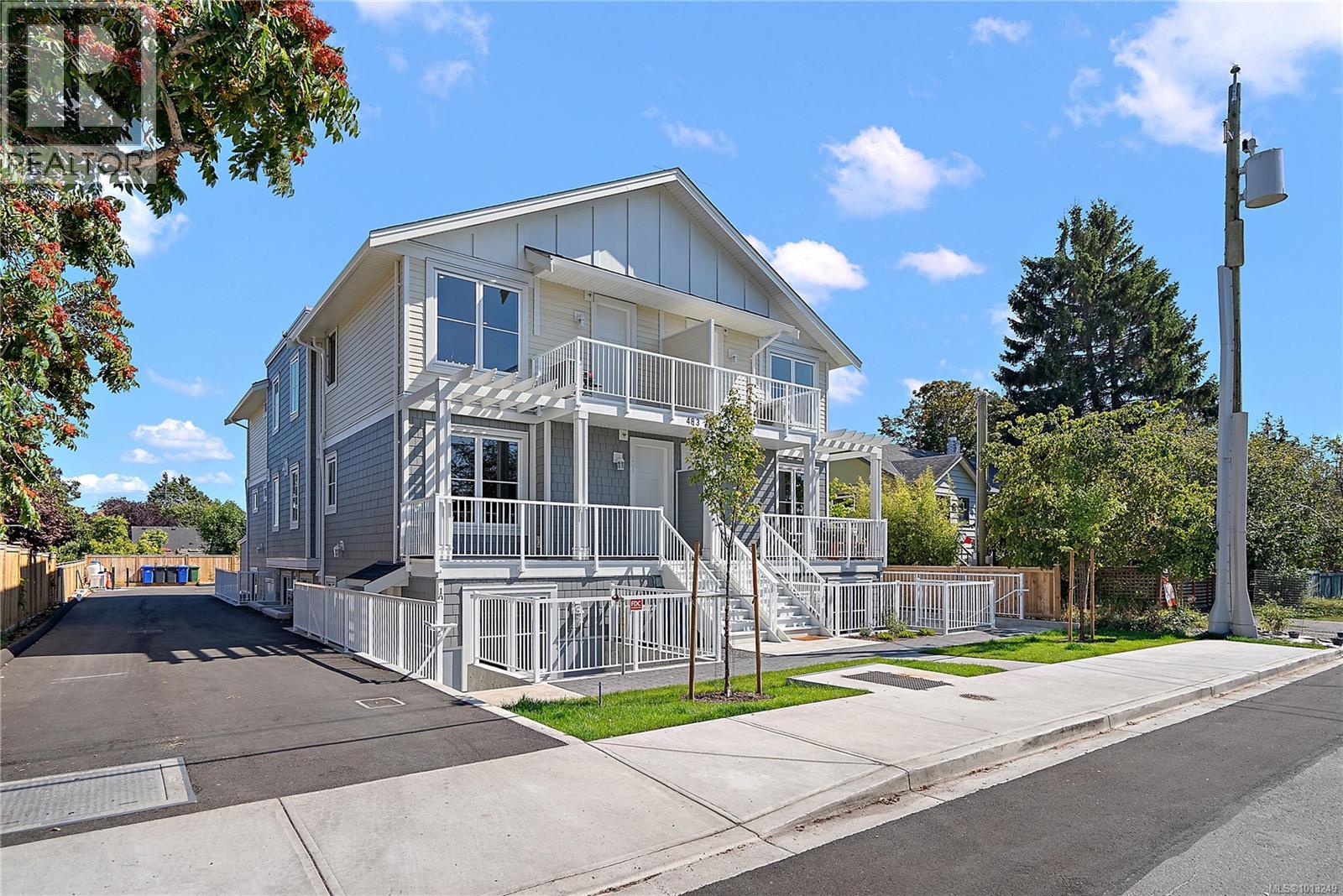 302 483 South Joffre St, Esquimalt, British Columbia