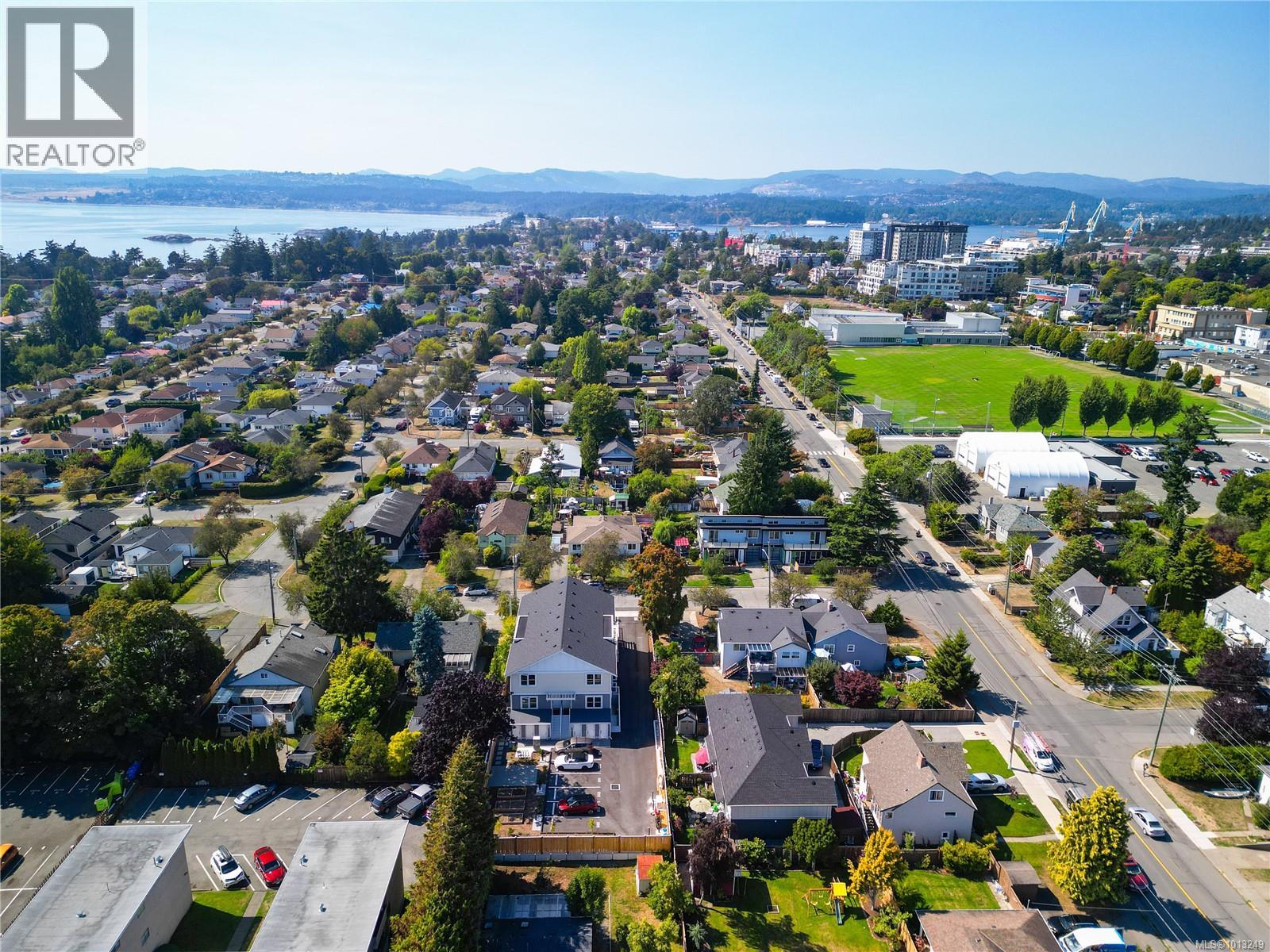 302 483 South Joffre St, Esquimalt, British Columbia  V9A 6C7 - Photo 2 - 1013249