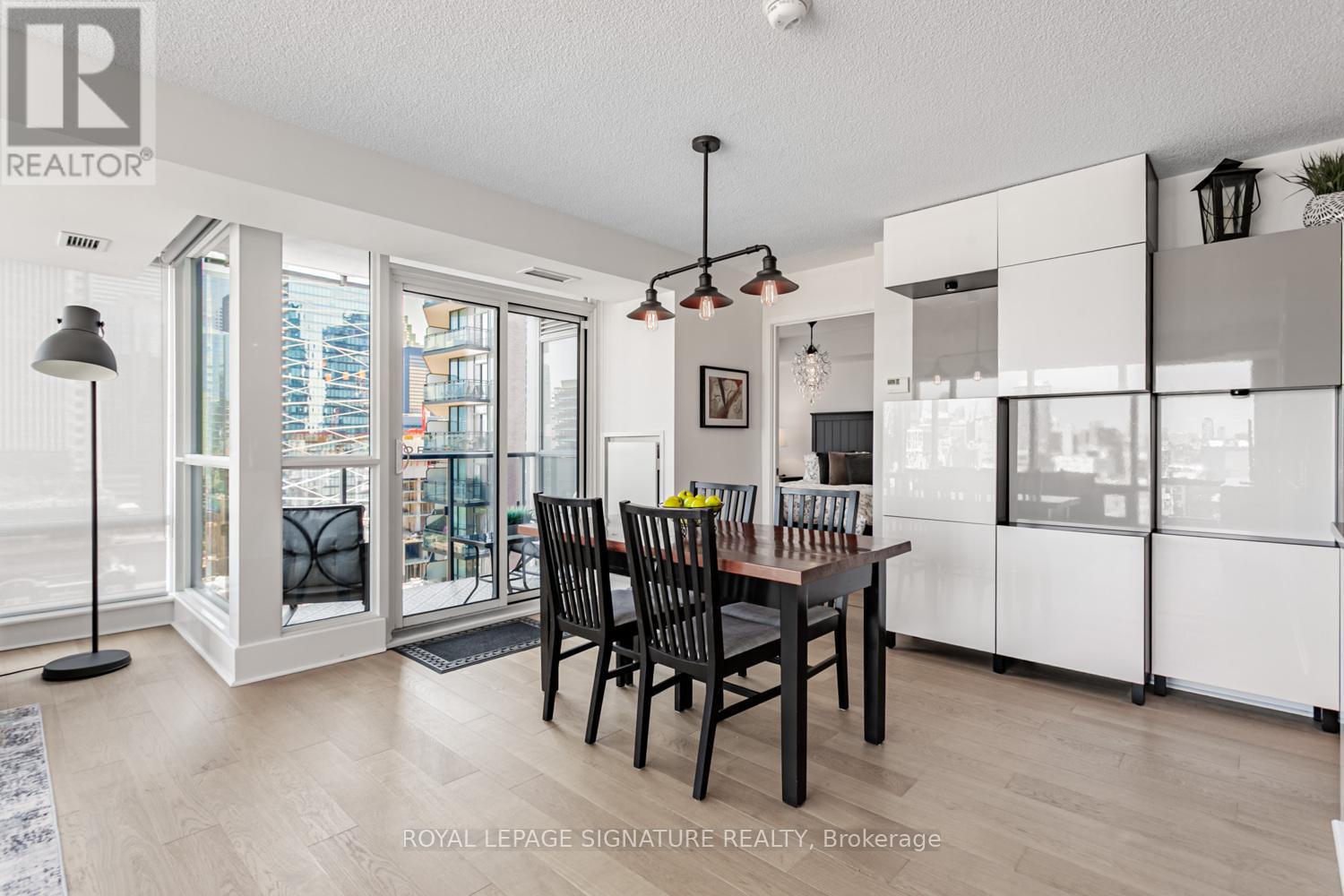 1804 - 295 Adelaide Street W, Toronto, Ontario  M5V 0L4 - Photo 12 - C12389043